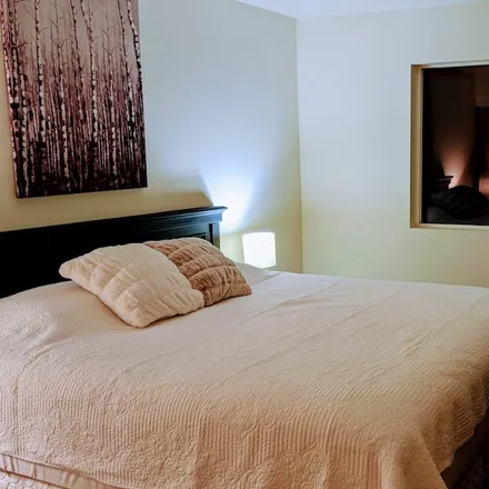 Rent this 1 bed apartment on Leavenworth