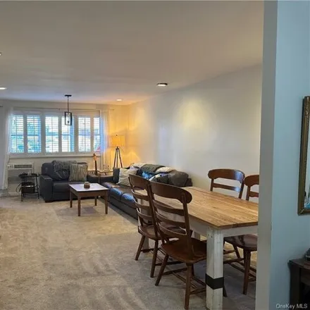 Image 7 - Young Mens Christian Association, Westchester Avenue, Village of Port Chester, NY 10573, USA - Apartment for sale