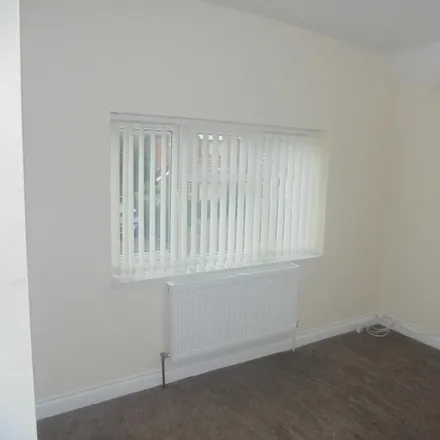 Image 6 - Holford Avenue, Darlaston, WS2 9DH, United Kingdom - Duplex for rent