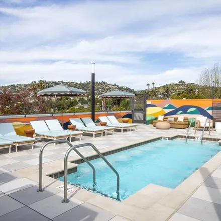 Image 4 - Santa Monica & Spaulding, Santa Monica Boulevard, West Hollywood, CA 90046, USA - Apartment for rent