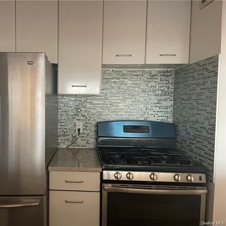 Image 7 - 4 Martine Avenue, City of White Plains, NY 10606, USA - Condo for rent