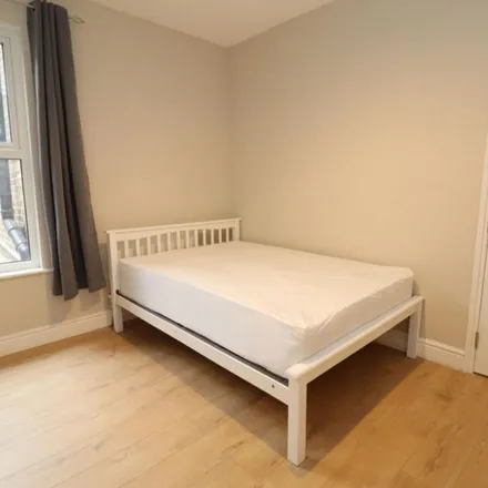Rent this 5 bed apartment on Farley Road in London, SE6 2AB