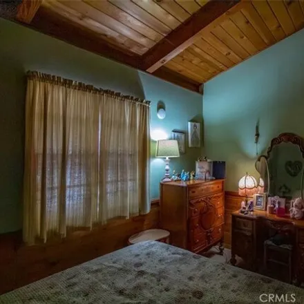 Image 7 - 31664 31595 Luring Pines Drive, Running Springs, CA 92382, USA - House for sale
