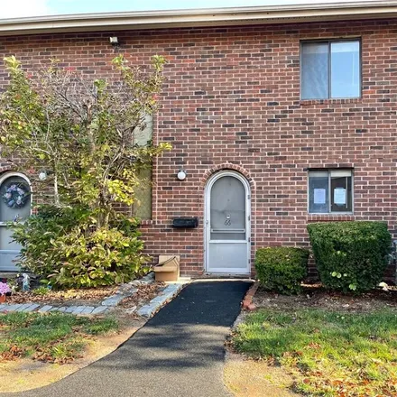 Image 1 - 66 Wakefield Circle, East Hartford, CT 06118, USA - Condo for sale
