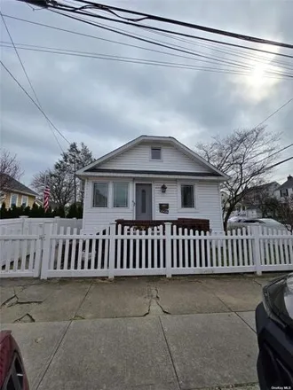 Buy this 2 bed house on 1009 Lewiston Street in Franklin Square, NY 11010