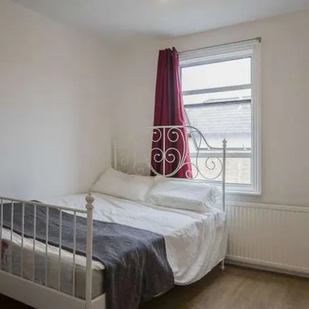 Image 5 - Jewson, Birkbeck Road, London, W3 6LJ, United Kingdom - Apartment for rent
