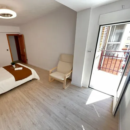 Rent this 5 bed room on Carrer del Reverend José María Pinazo in 20, 46020 Valencia