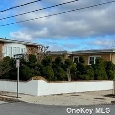 Image 2 - 34 Garden City Ave, Point Lookout, New York, 11569 - House for sale
