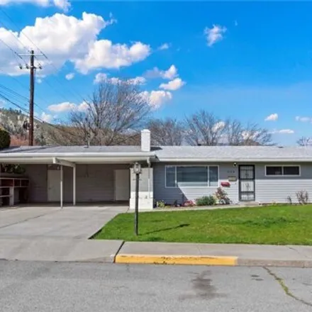 Buy this 3 bed house on 1134 Linwood Avenue in Wenatchee, WA 98801