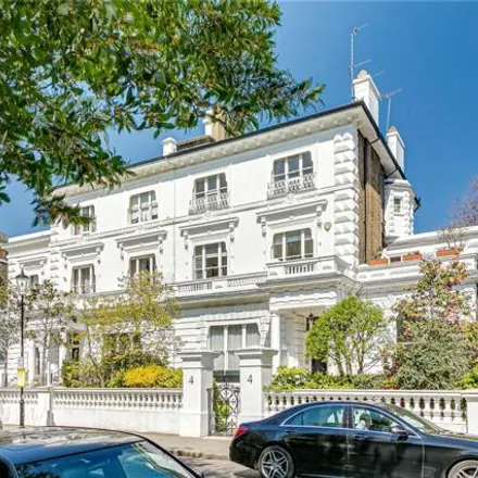 Rent this 3 bed room on 5 The Boltons in London, SW10 9TB