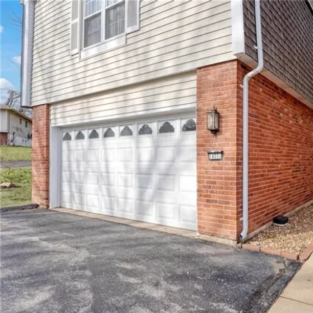 Buy this 3 bed condo on 2170 Bantry Court in Chesterfield, MO 63017