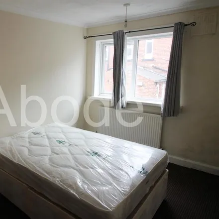 Image 8 - Back Welton Mount, Leeds, LS6 1ET, United Kingdom - House for rent