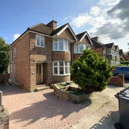 Rent this 6 bed duplex on 15 Ash Grove in Guildford, GU2 8UT