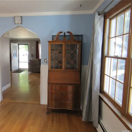 Image 7 - 237-23 93rd Avenue, New York, NY 11426, USA - House for sale