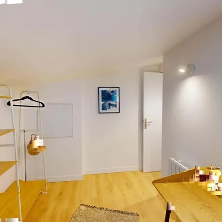 Rent this 1 bed apartment on 39 Rue Permentade in 33000 Bordeaux, France