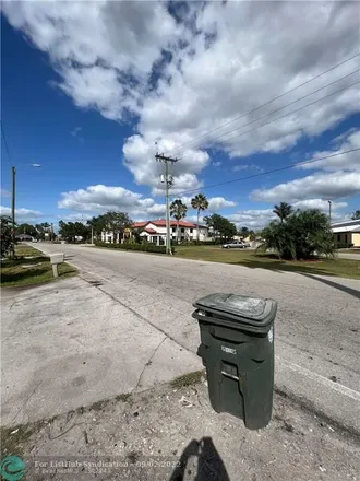 Image 7 - Belle Glade Fire Department Station 73, 525 Southwest 2nd Street, Belle Glade, FL 33430, USA - House for sale