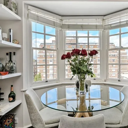 Image 2 - Cranmer Court, 1-67, 110A, 147-245;111-146 Whitehead's Grove, London, SW3 3HB, United Kingdom - Apartment for rent