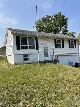 Buy this 3 bed house on 126 Cherry Hill Road Southwest in Cedar Rapids, IA 52404