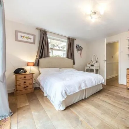 Image 3 - 57 Cromford Road, London, SW18 1NY, United Kingdom - Apartment for rent