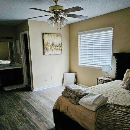 Rent this 2 bed condo on Mobile