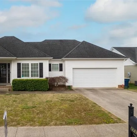 Buy this 3 bed house on 2745 Pointe Court in Bowling Green, KY 42104