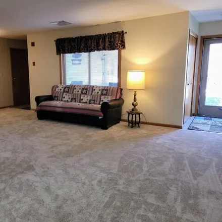 Image 3 - 2172 Woodburn Road, Waukesha, WI 53188, USA - Condo for sale