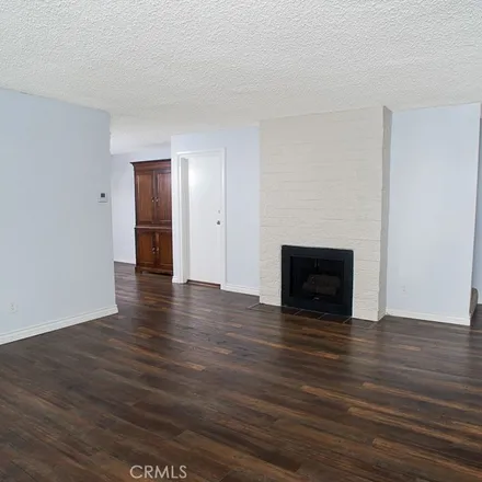 Rent this 2 bed townhouse on Franklin Court in Santa Monica, CA 90404