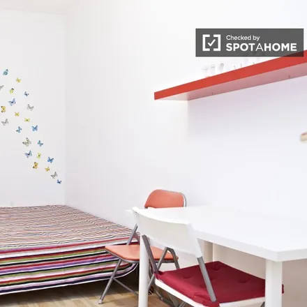 Rent this 5 bed room on Carrer d'Escipió in 1, 08023 Barcelona