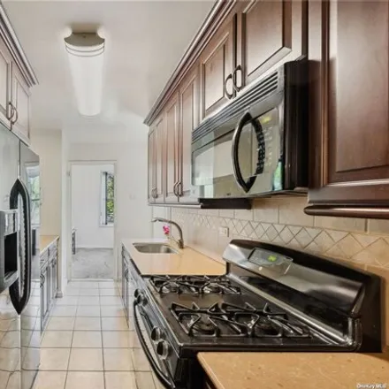 Image 1 - 18-70 211th Street, New York, NY 11360, USA - Apartment for sale