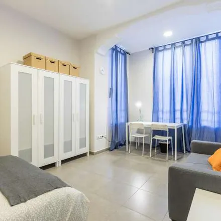 Rent this 5 bed apartment on Carrer dels Centelles in 33, 46006 Valencia