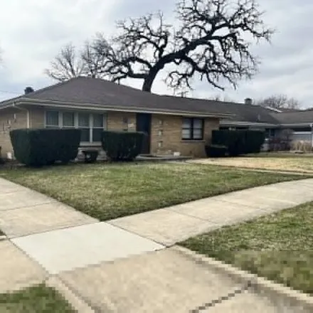 Buy this 4 bed house on 9706 Parkside Avenue in Oak Lawn, IL 60453