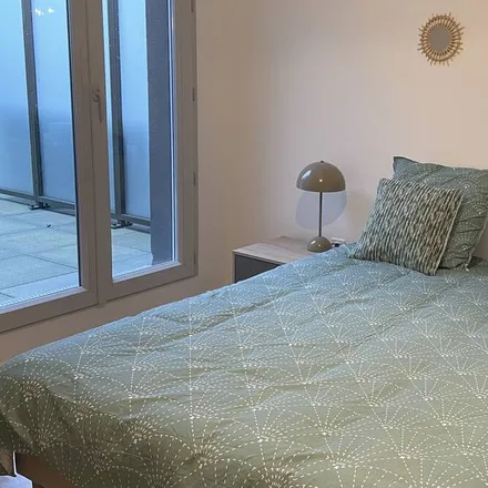 Rent this 2 bed apartment on Voie primaire nord du secteur II de Marne-la-Vallée in 77420 Champs-sur-Marne, France