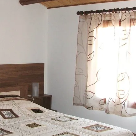 Rent this 2 bed house on Montpon-Ménestérol in Rue Foix-de-Candalle, 24700 Montpon
