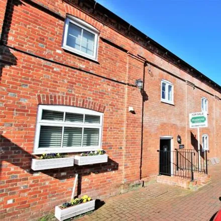 Buy this 3 bed townhouse on Church Lane in Botley, SO30 2EJ