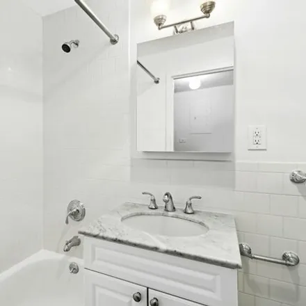 Image 5 - 134 East 22nd Street, New York, NY 10010, USA - Condo for rent