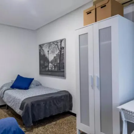 Rent this 5 bed apartment on Amado Granell Mesado (imparell) - la Plata in Avinguda d'Amado Granell Mesado (Militar), 46005 Valencia