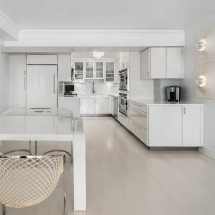 Image 5 - 220 East 67th Street, New York, NY 10065, USA - Apartment for sale