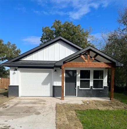 Buy this 3 bed house on 657 North Commerce Street in Corsicana, TX 75110