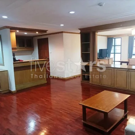 Rent this 3 bed apartment on Italthai in Soi Phetchaburi 38/1, Vadhana District
