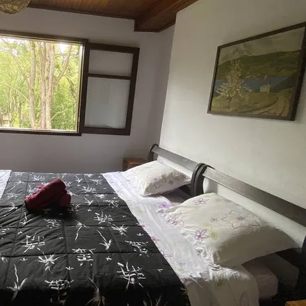 Rent this 3 bed house on Rua Visconde de Mauá in Jardim Glória, Juiz de Fora - MG