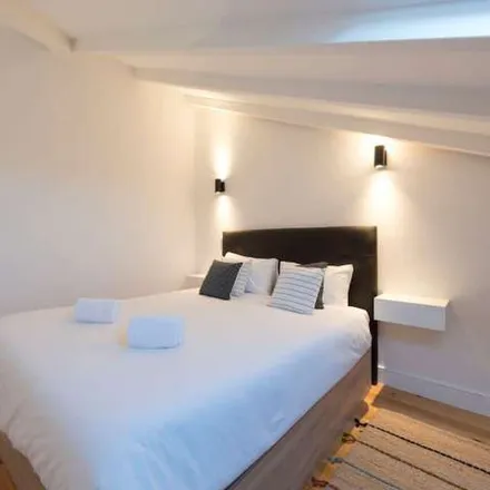 Rent this 1 bed apartment on Solo Pizza in Rua de Fernandes Tomás, 4000-208 Porto