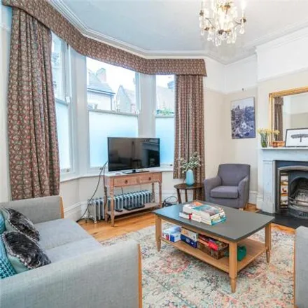 Image 3 - Lincoln Road, London, N2 9DN, United Kingdom - House for sale