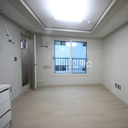 Rent this studio apartment on 서울특별시 강남구 대치동 915-3