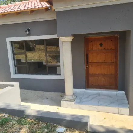 Rent this 3 bed apartment on unnamed road in Johannesburg Ward 97, Roodepoort