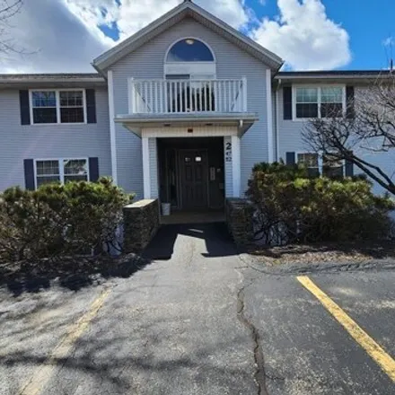Image 1 - 2 Crest View Drive, Spencer, MA 01562, USA - Condo for sale