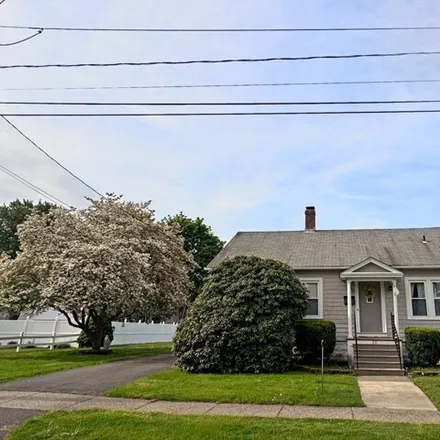 Buy this 2 bed house on 28 Kenwood Street in Greenfield, MA 01301