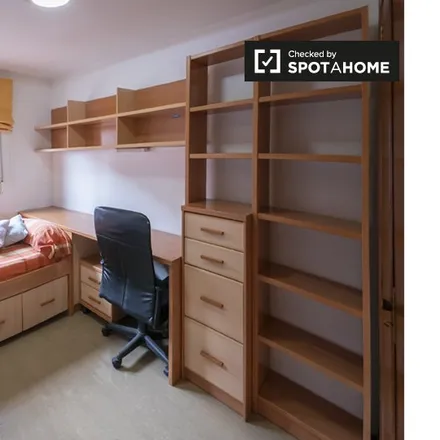 Rent this 3 bed room on Avinguda de la Malva-rosa in 49, 46011 Valencia