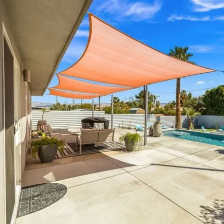 Image 3 - 2068 Lawrence Street, Palm Springs, CA 92264, USA - House for sale