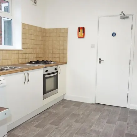 Rent this 5 bed apartment on Grafton Street in Hull, HU5 2NY