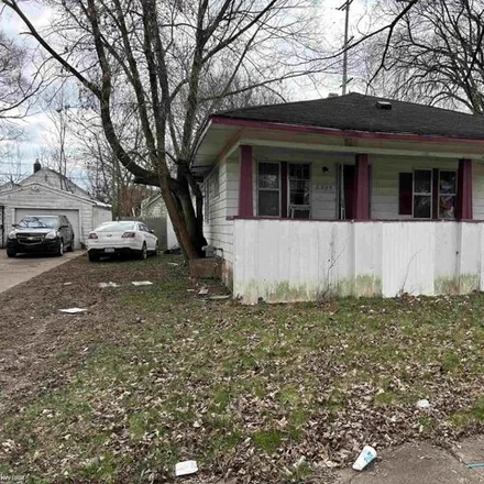 Buy this 3 bed house on 2533 Barth Street in Flint, MI 48504